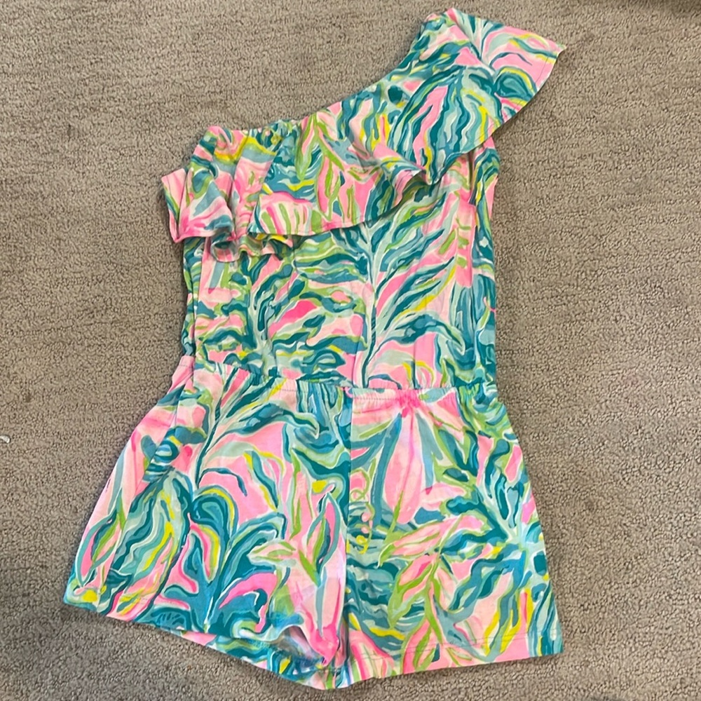 Lilly Pulitzer one sleeves shorts romper